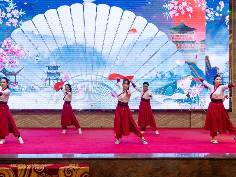 拓路前行·領(lǐng)跑未來(lái) | 集團(tuán)2023年度總結(jié)會(huì)暨2024迎新晚會(huì)圓滿結(jié)束！(圖27)