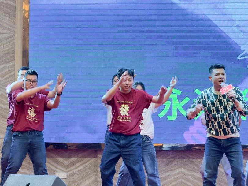 拓路前行·領(lǐng)跑未來(lái) | 集團(tuán)2023年度總結(jié)會(huì)暨2024迎新晚會(huì)圓滿結(jié)束！(圖30)