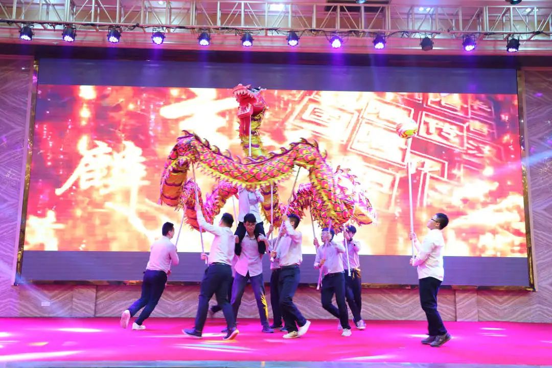 金虎迎新·領(lǐng)跑2022 | 集團(tuán)年度總結(jié)會(huì)暨新年晚會(huì)完美落幕！(圖15)