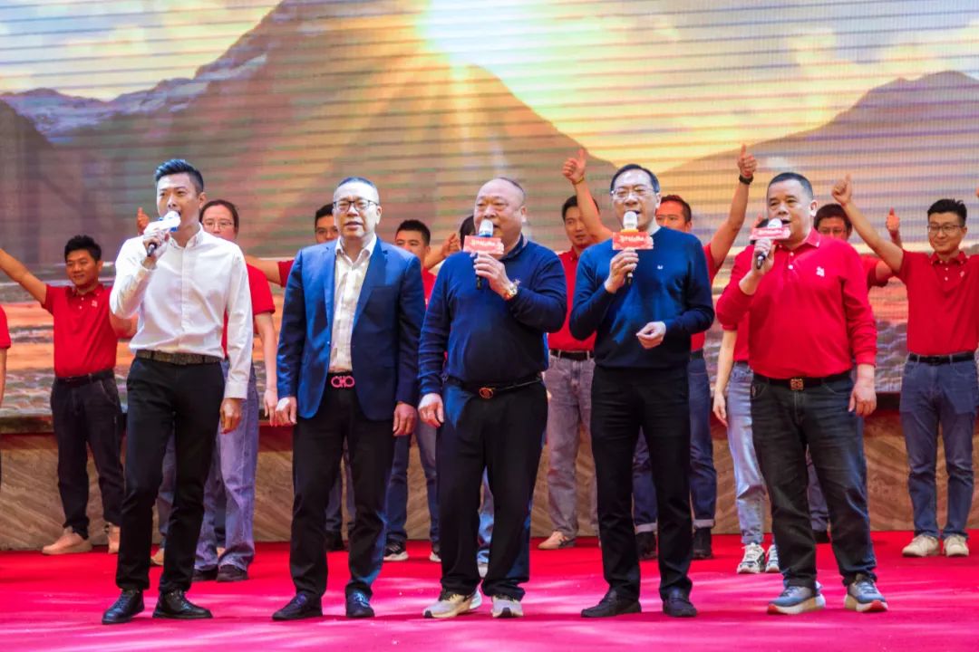 聚勢·創(chuàng)變·敢為 | 強輝集團(tuán)2025年迎新晚會圓滿結(jié)束，共繪未來新藍(lán)圖(圖20)